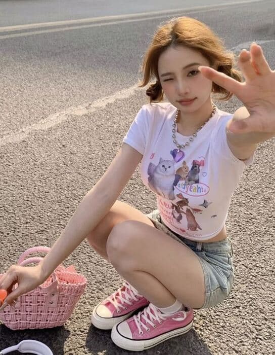 地雷系チビ猫プリントTシャツ