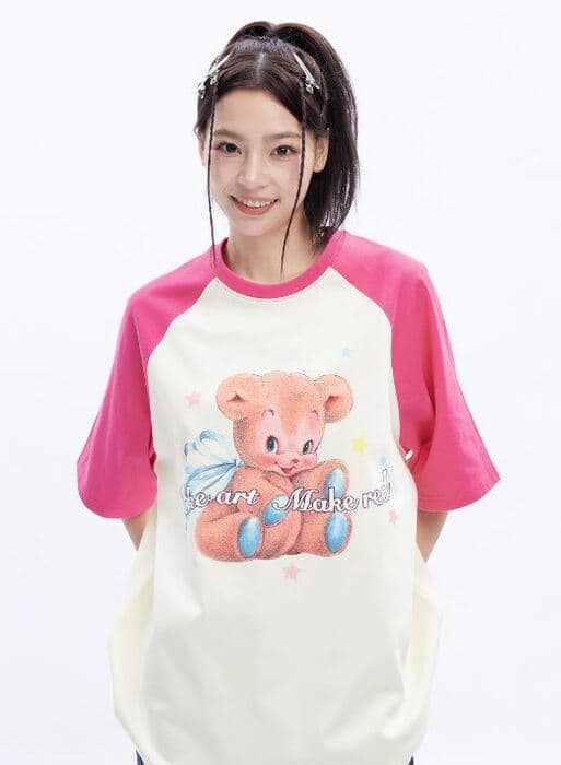 ホットピンクがかわいい！地雷系クマプリントTシャツ