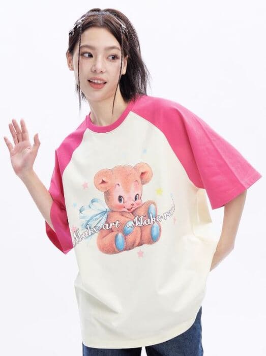ホットピンクがかわいい！地雷系クマプリントTシャツ