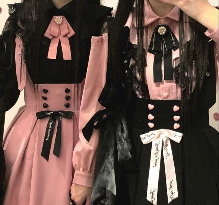 肩レースが可愛い！ガーリー地雷系ブラウス