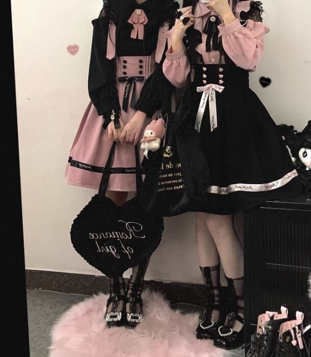 肩レースが可愛い！ガーリー地雷系ブラウス