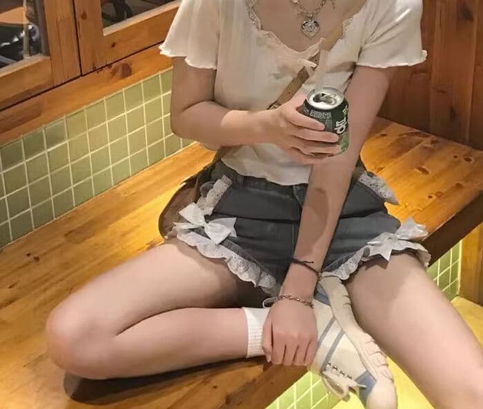 フリルがたくさんでかわいい！フリルデニム地雷系ズボン