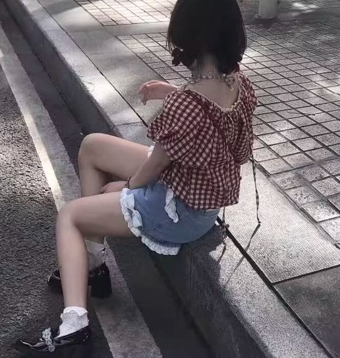 フリルがたくさんでかわいい！フリルデニム地雷系ズボン