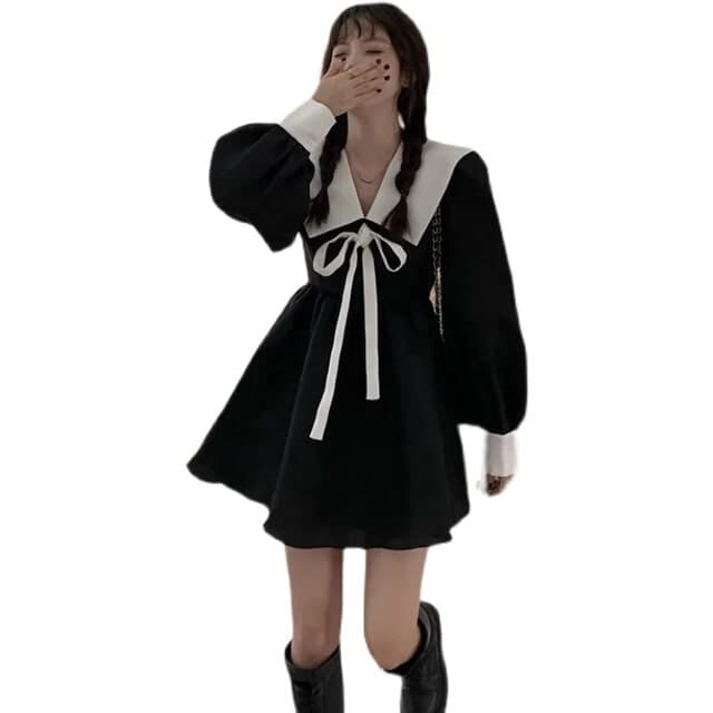 地雷系ファッション ホワイトパイピングブラックワンピース