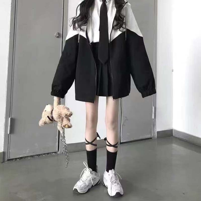 地雷系ファッションアウター 白黒のかっこいい地雷系ファッションジャケット