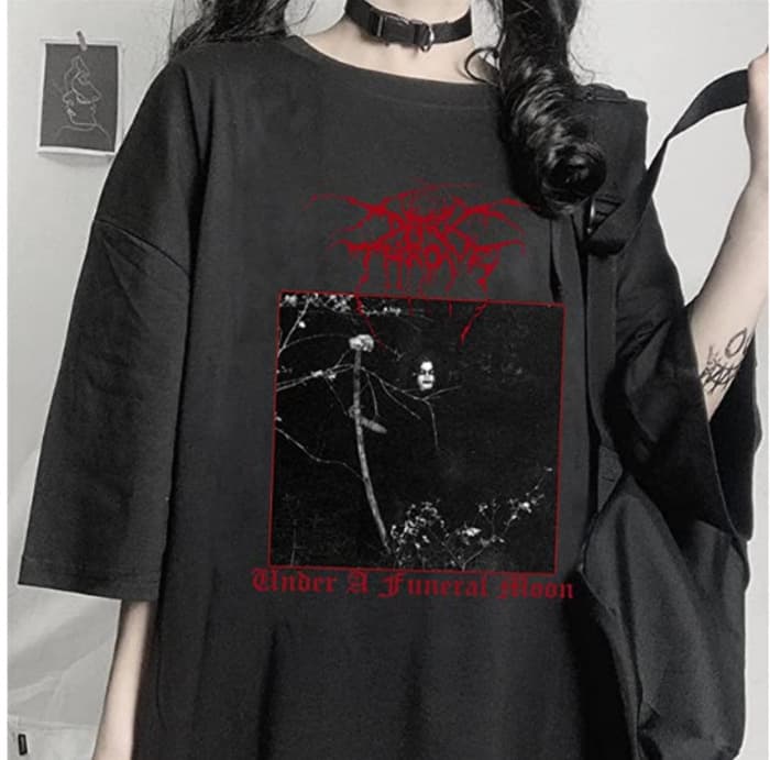 地雷系ブラックメタルプリントTシャツ