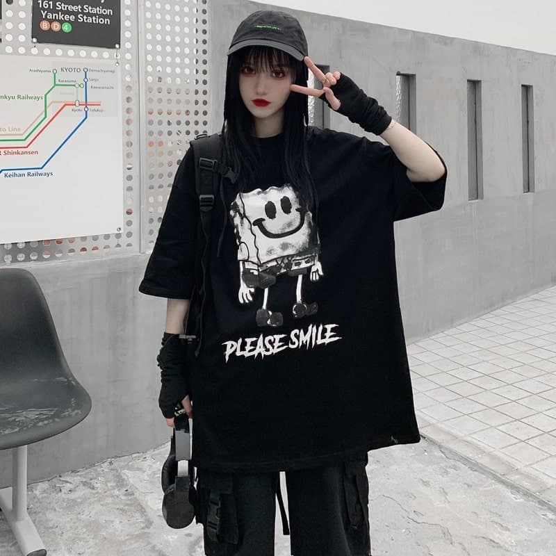 地雷系ファッション 漫画風イラスト ルーズTシャツ