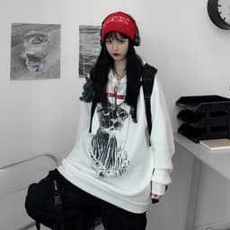 地雷系ギャルにおすすめのアイテム10選!甘めとクールさを両立した個性的なスタイルが作れる