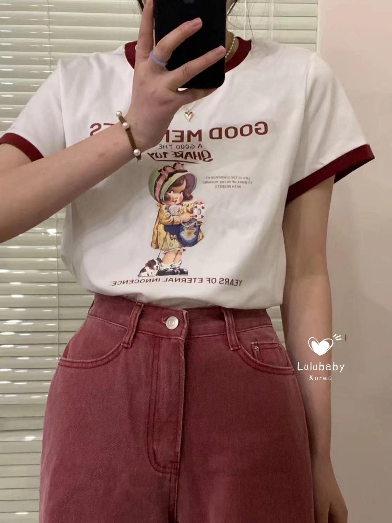 地雷系ファッション 少女のイラスト入り半袖Tシャツ