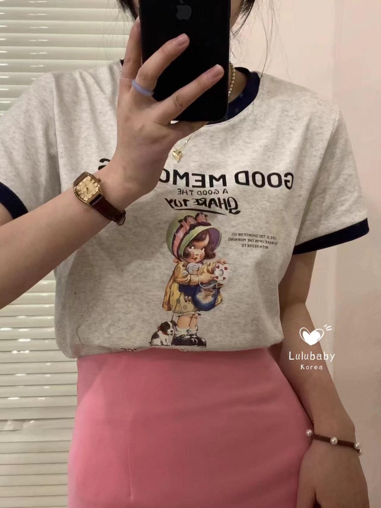 地雷系ファッション 少女のイラスト入り半袖Tシャツ
