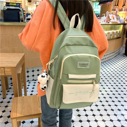 地雷系ファッション ベージュ 学校 リュック