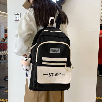 地雷系ファッション ベージュ 学校 リュック