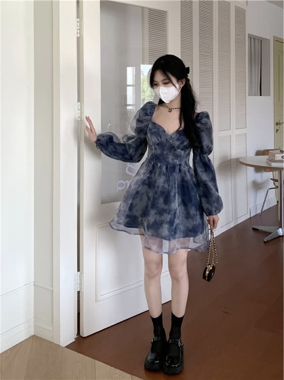 地雷系ファッション 青色 模様が可愛いビックワンピース