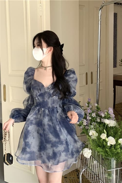 地雷系ファッション 青色 模様が可愛いビックワンピース