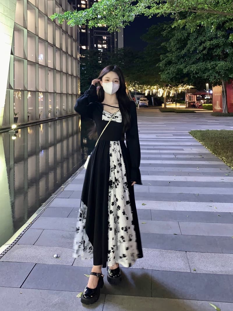 地雷系ファッション 黒色 秋に合うロングドレス