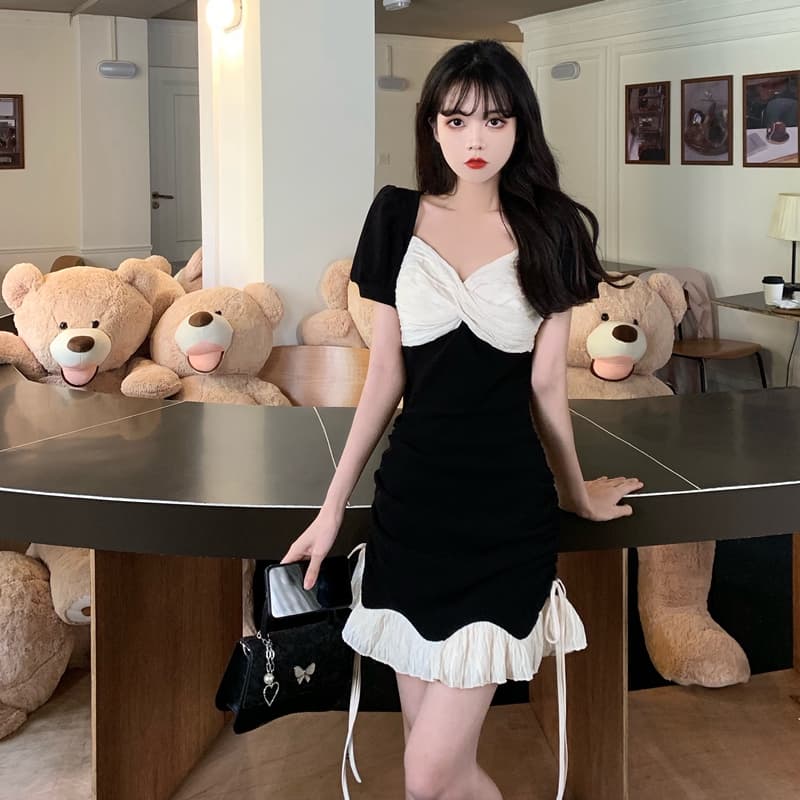 地雷系ファッション 黒色 セクシーワンピース