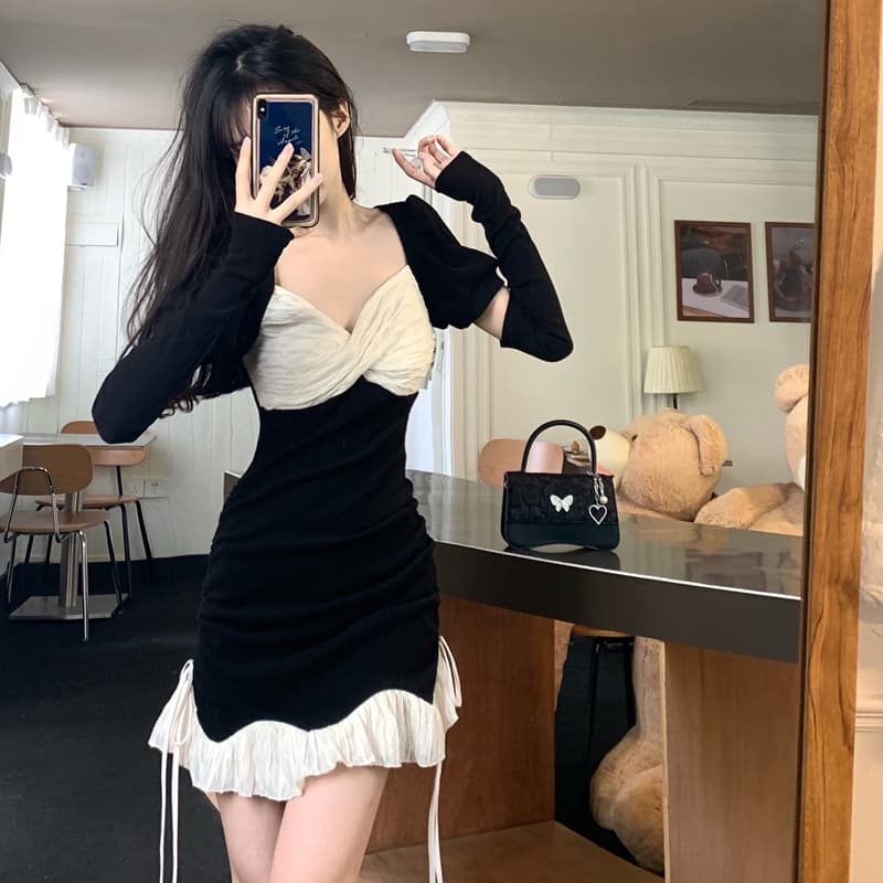地雷系ファッション 黒色 セクシーワンピース