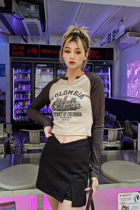 地雷系ファッション タウン柄プリント入り 袖切り替え 長袖Tシャツ