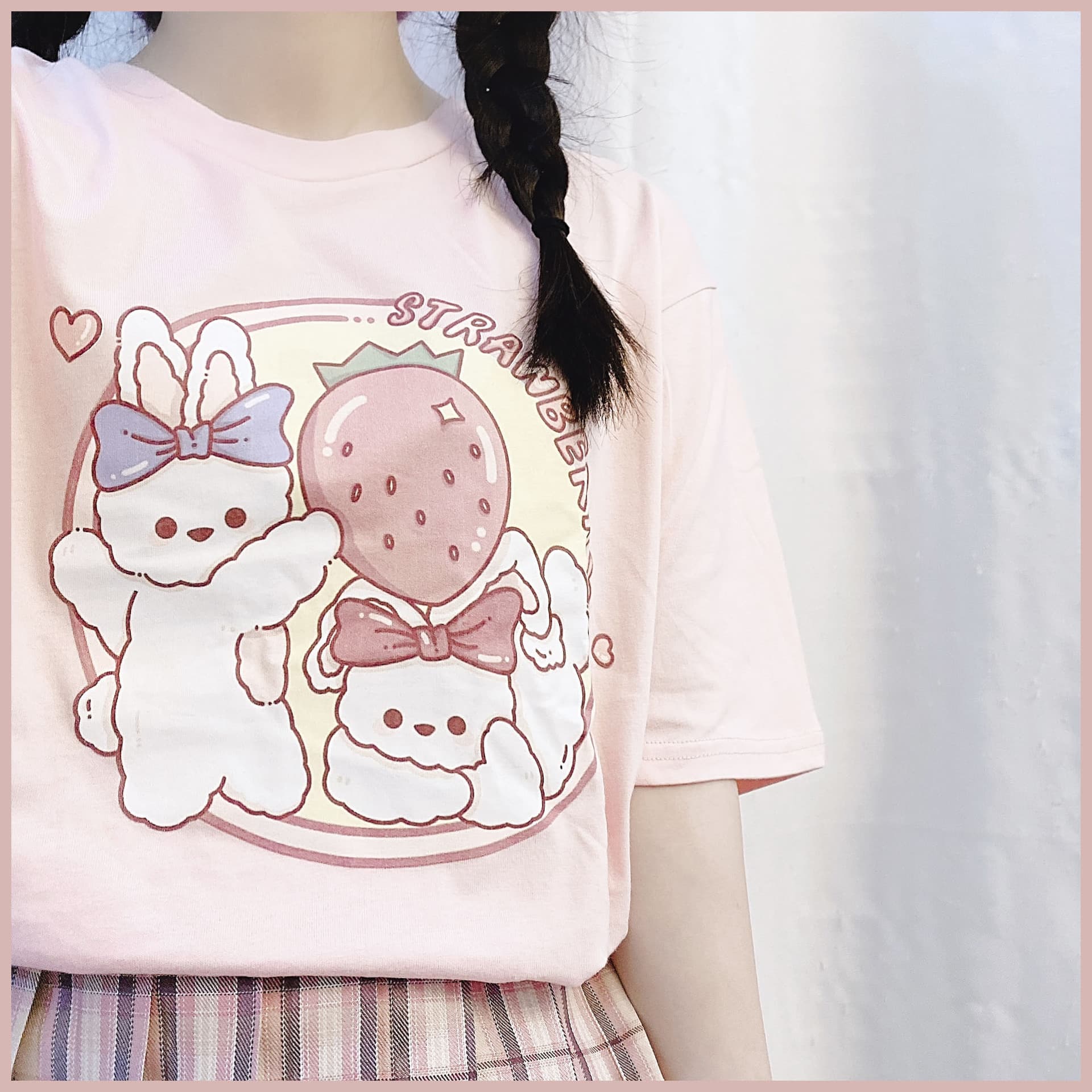 地雷系ファッション いちごとうさぎがキュートな半袖Tシャツ