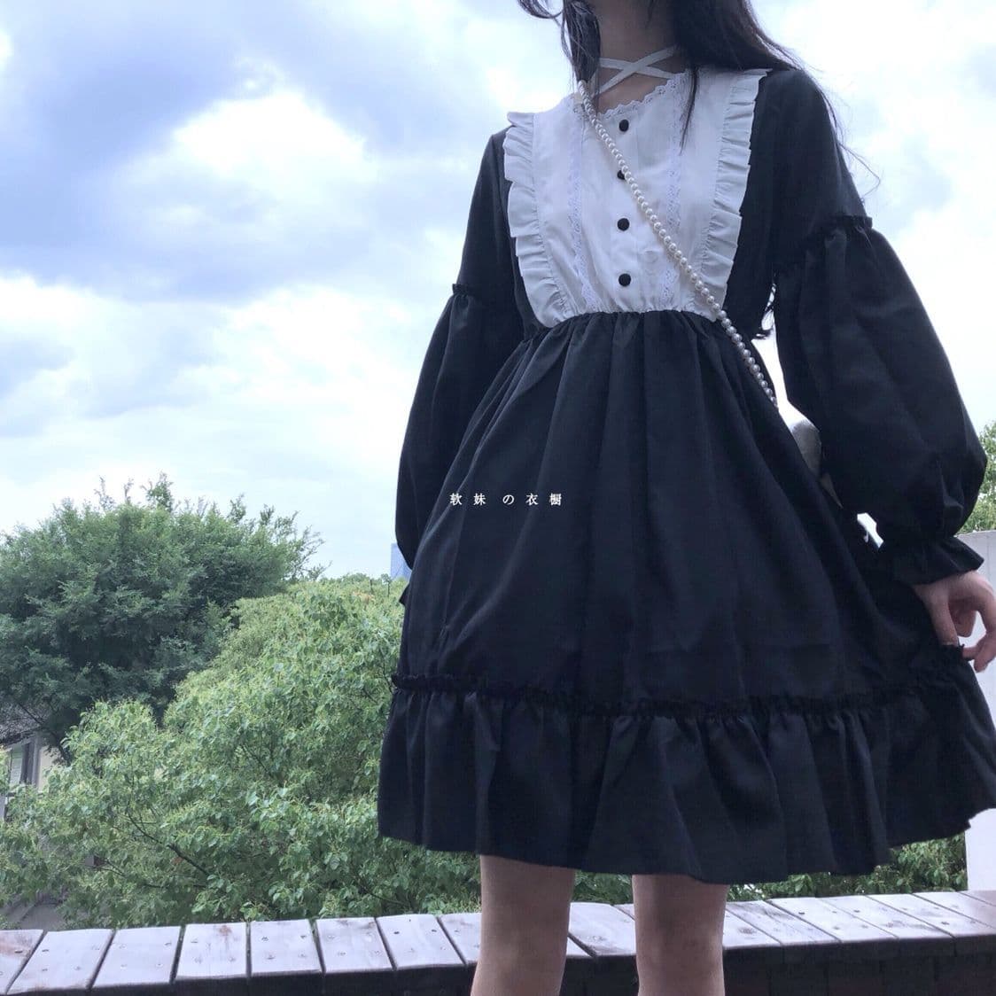 地雷系ファッション レースとフリルのロリータ風ワンピース