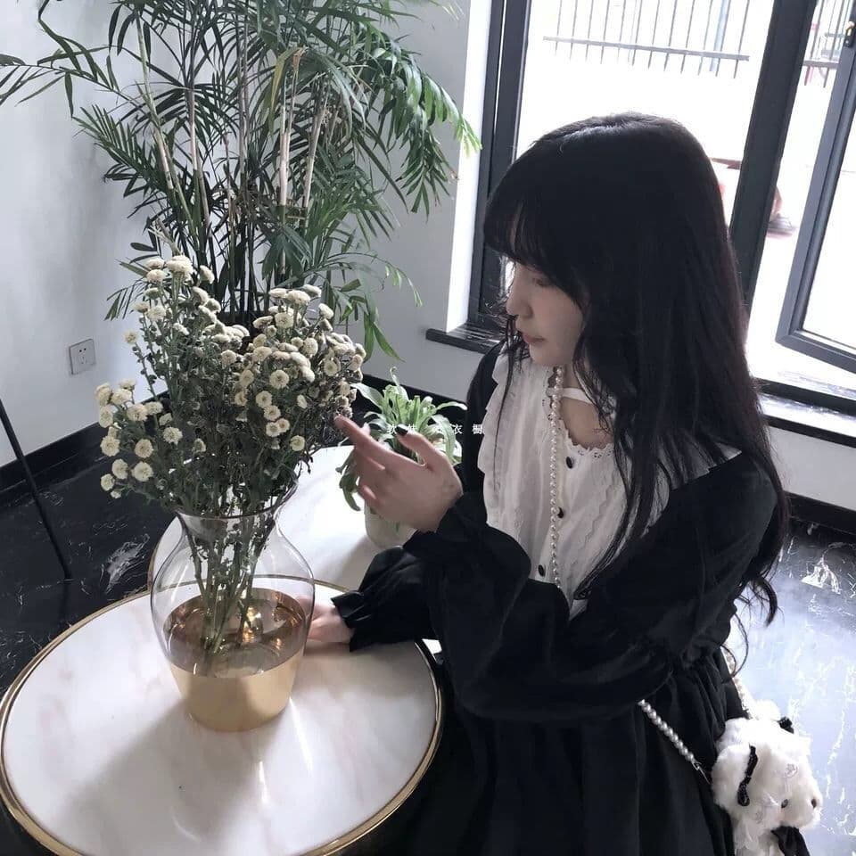 地雷系ファッション レースとフリルのロリータ風ワンピース