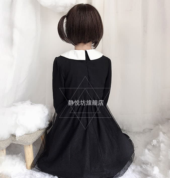 地雷系ファッション ゴシックなデザインのワンピース