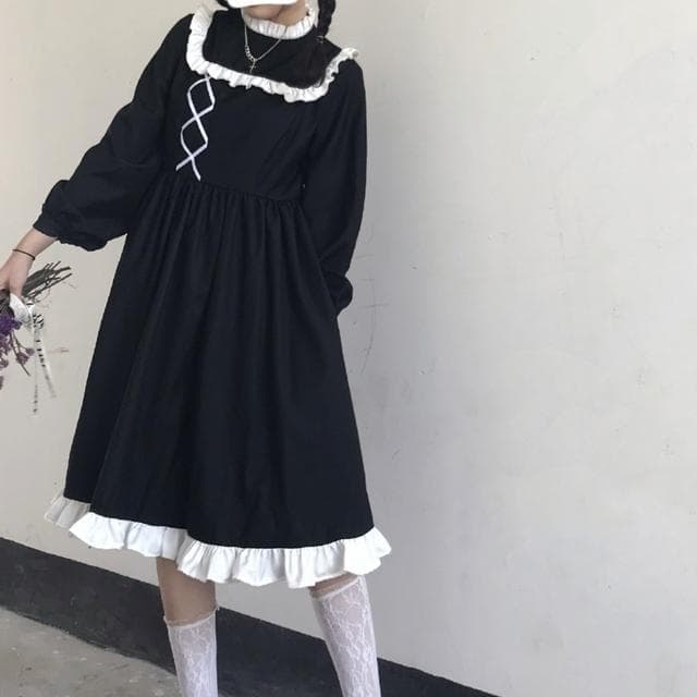 地雷系ファッション ヴィンテージ風 黒のワンピース