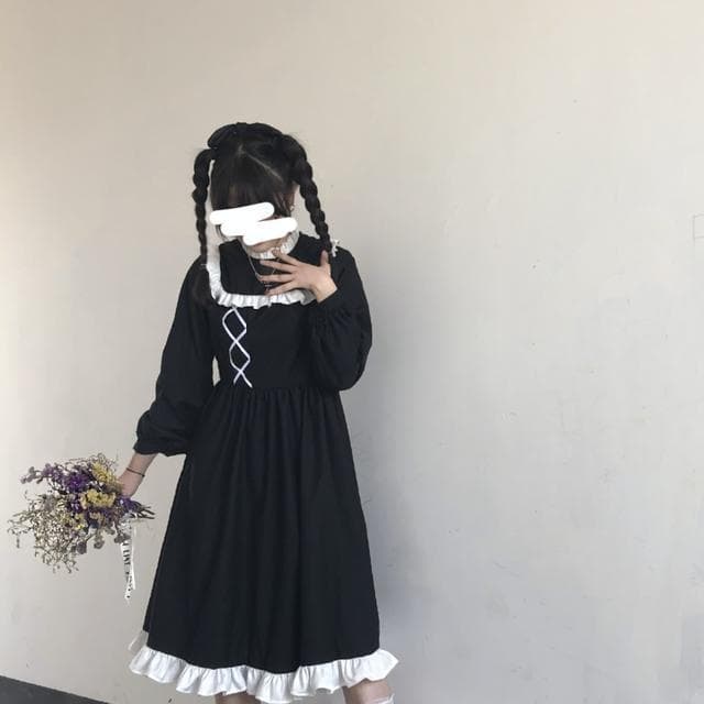 地雷系ファッション ヴィンテージ風 黒のワンピース